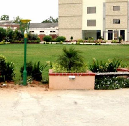 Hotel Radiance Bhilwara Exteriör bild