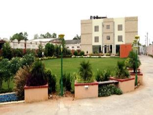 Hotel Radiance Bhilwara Exteriör bild
